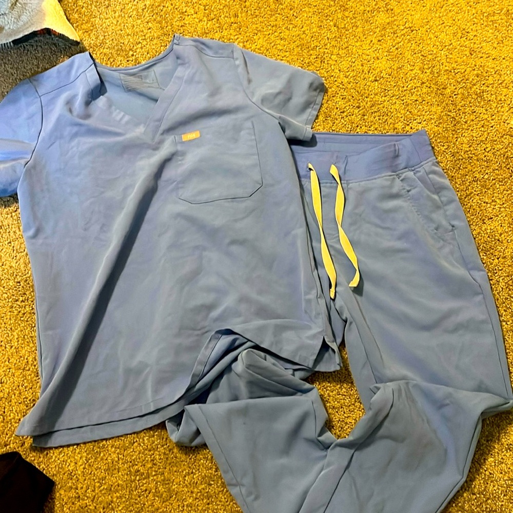 Gently worn dogs scrub set ceil blue S one pocket top and S joggers